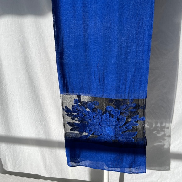Electric blue & black cut-out silky, flowy scarf, EUC. - Picture 1 of 11